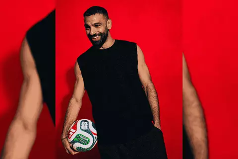 بمشاركة نجوم العالم.. صلاح يروج لكرة مونديال 2026 (صور)
